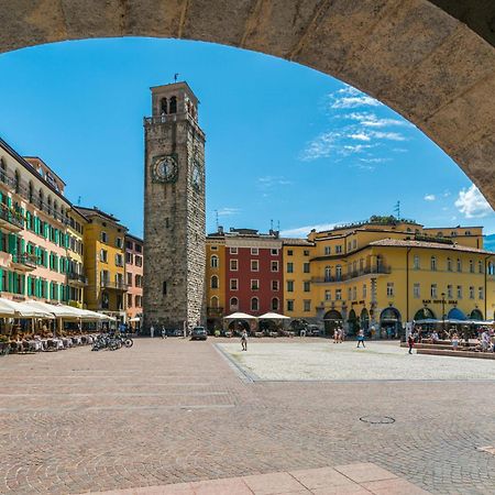 Appartamento Emma - Happy Rentals Riva del Garda Exterior photo