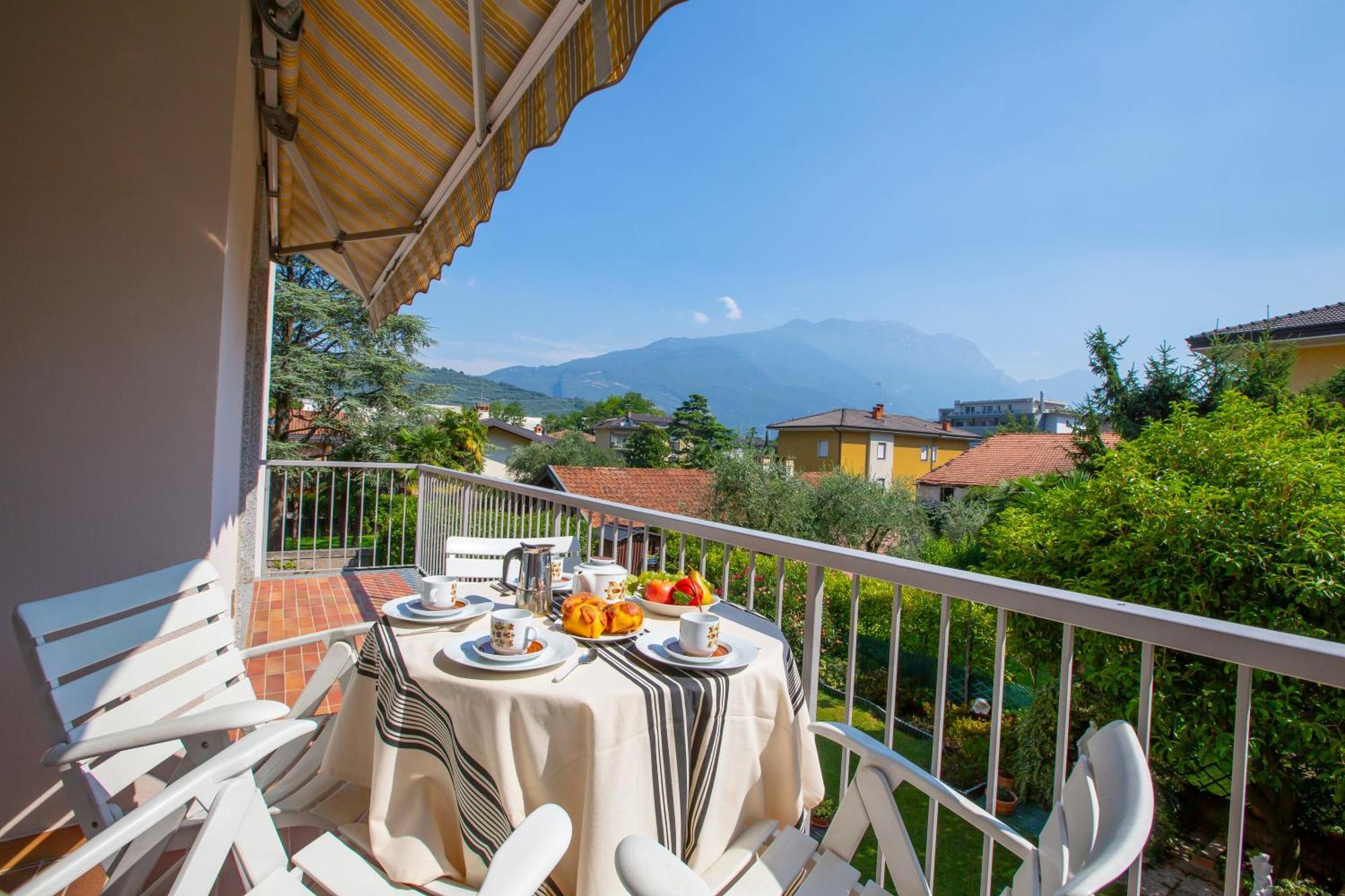 Appartamento Emma - Happy Rentals Riva del Garda Exterior photo