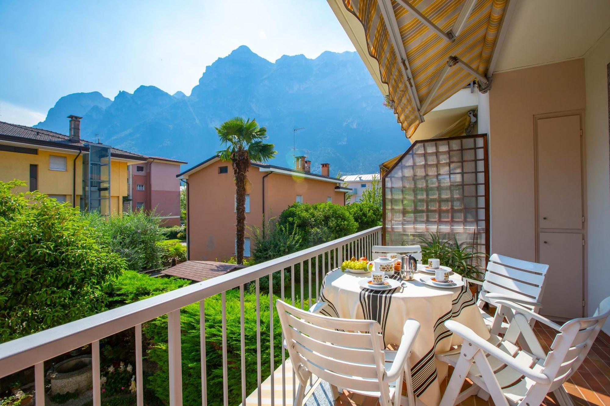 Appartamento Emma - Happy Rentals Riva del Garda Exterior photo