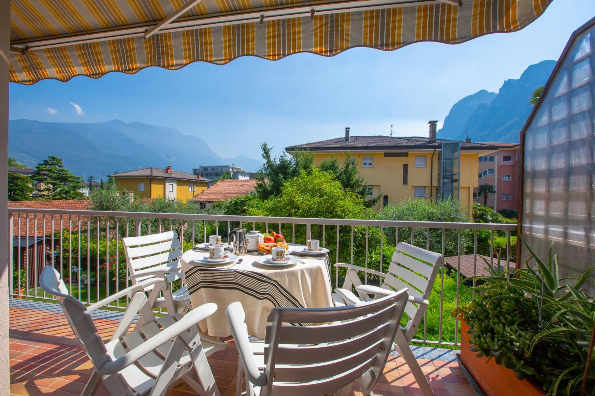 Appartamento Emma - Happy Rentals Riva del Garda Exterior photo